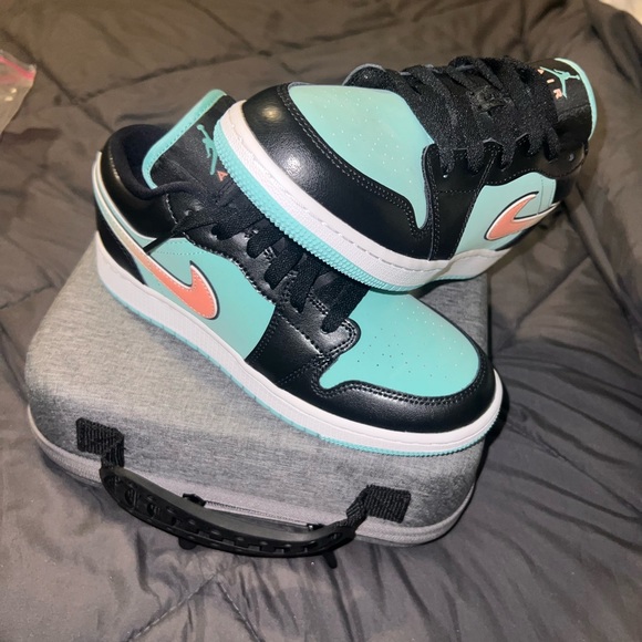 Air Jordan low Tropical Twist